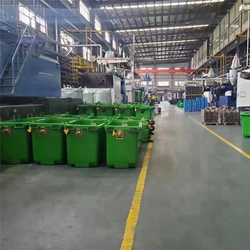 Public Plastic Garbage Can Trash Can Contenedor Basura