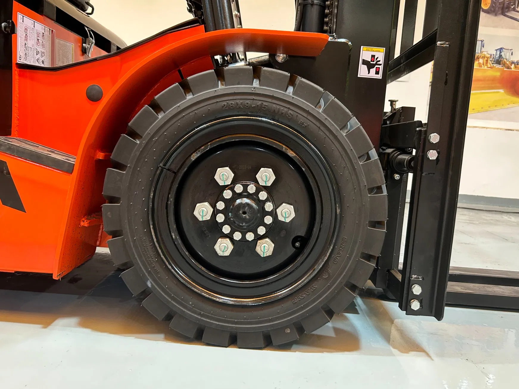 Vmax 2ton 3ton Electric Forklift Truck – Lithium Power, 5m Lift Height &amp; Zero Emissions for Indoor Logistics