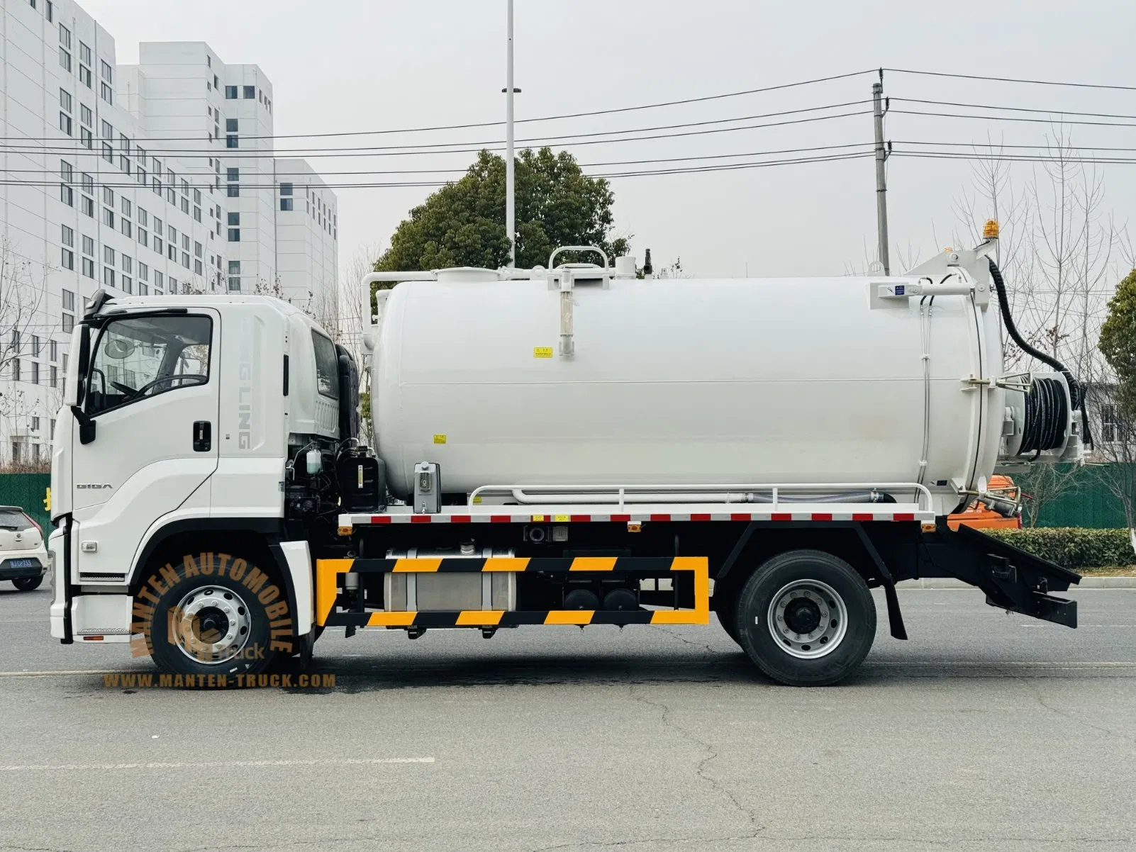 Customizable Isuzu Giga 380HP 4X2 10000liters 12000liters 14000liters Cleaning Sewage Suction Truck /High Pressure Jetting Truck for Sewer Vacuum Truck