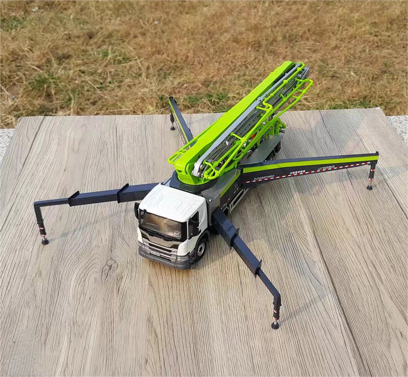 Engineering Model Toys for Zoomlion Concrete Pump 62 Meters on Sca Nia Truck Scale: 1: 38