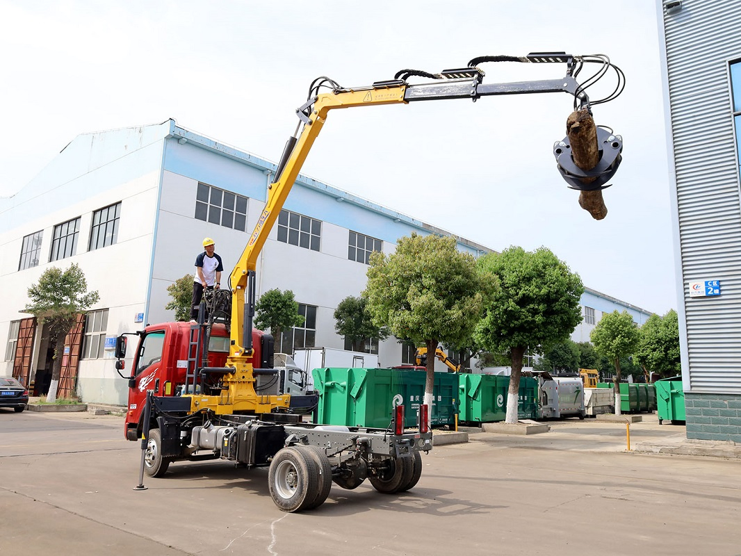 High Quality Customizable Sinotruk 4X2 Dump Truck with Grab Bucket and Crane