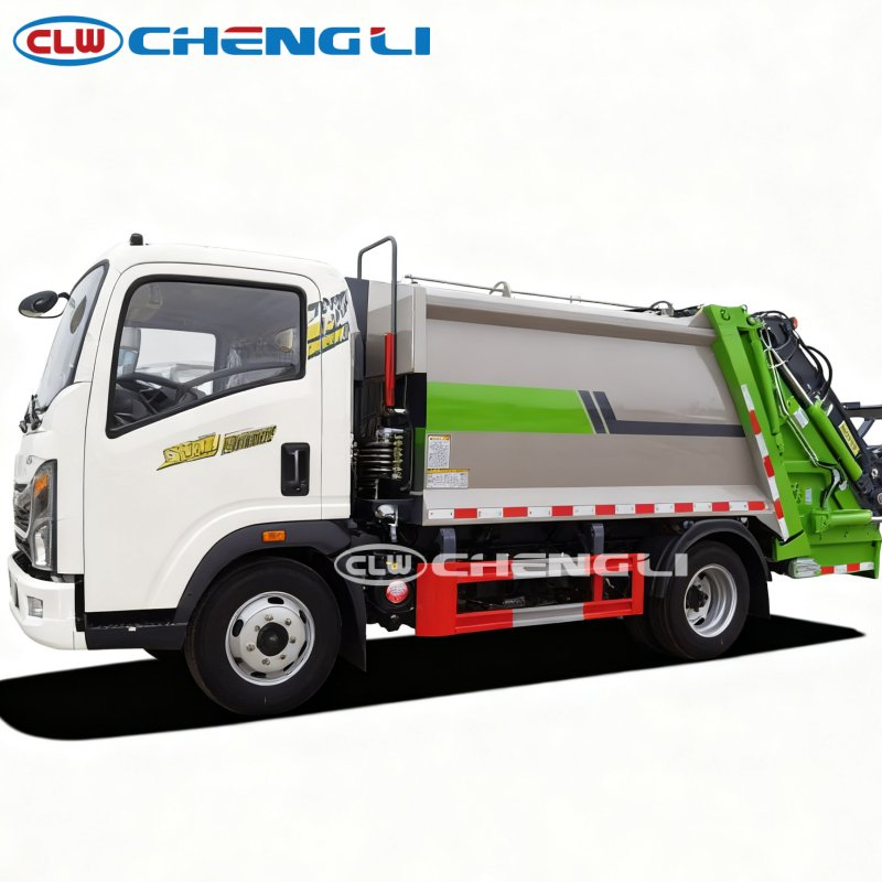 Professional Garbage Compactor 4X2 HOWO 5.8cbm Rear Garbage Truck with Push Plate Unloading