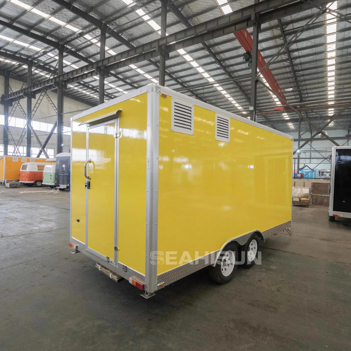 High-Quality Commercial Food Truck for Indoor and Outdoor Dining Operations, Burger Coffee Gourmet Food Truck