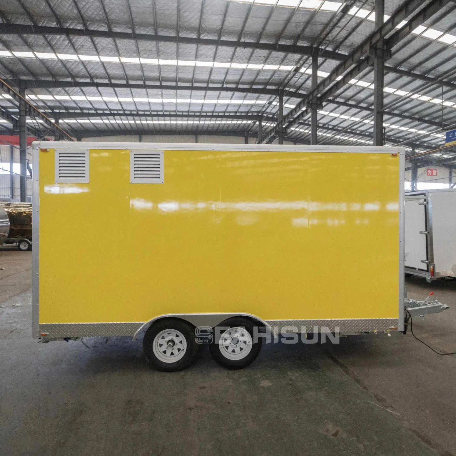 High-Quality Commercial Food Truck for Indoor and Outdoor Dining Operations, Burger Coffee Gourmet Food Truck