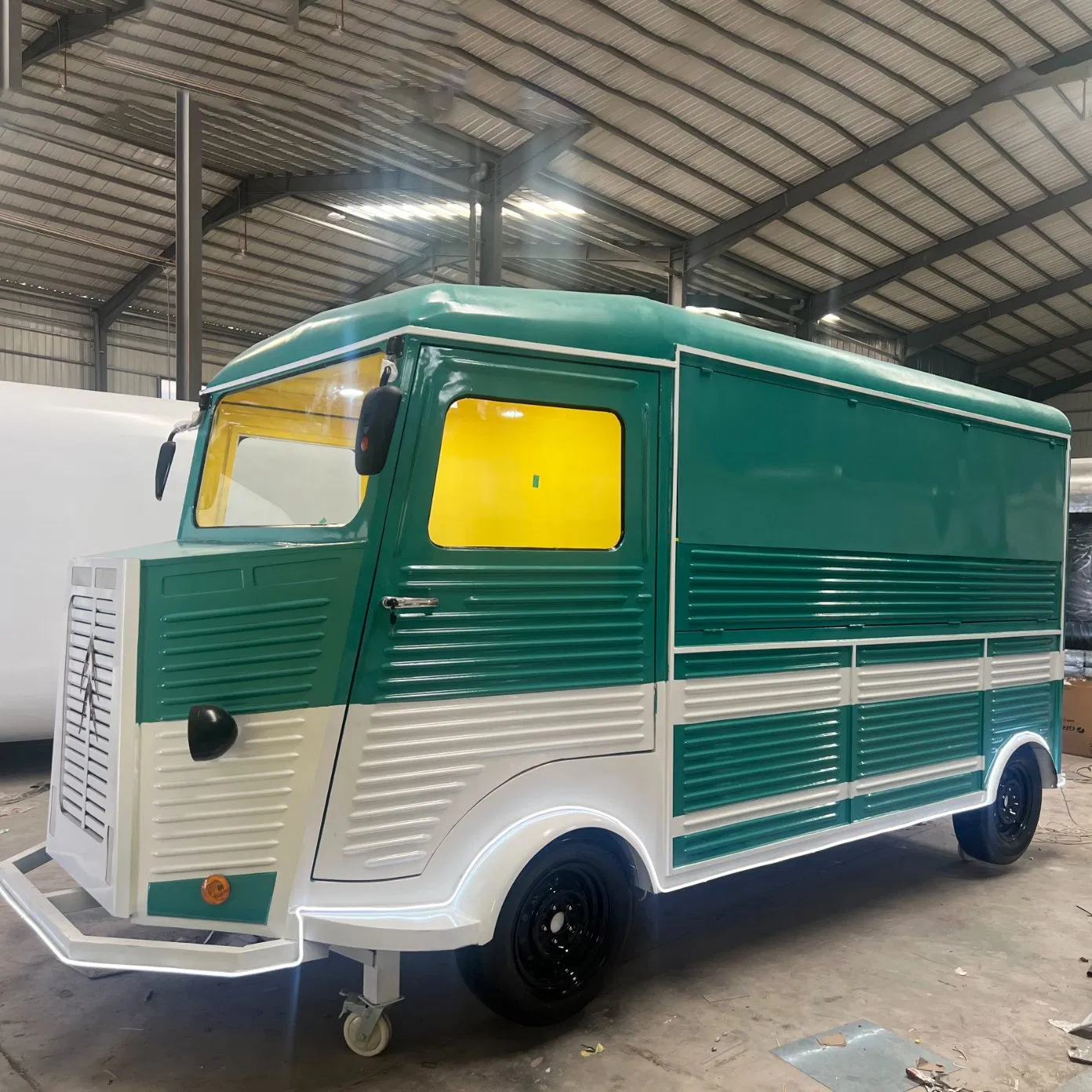 Made in China Mobile Electric Ice Cream Food Truck Fully Kitchen Equipped Restaurant for USA