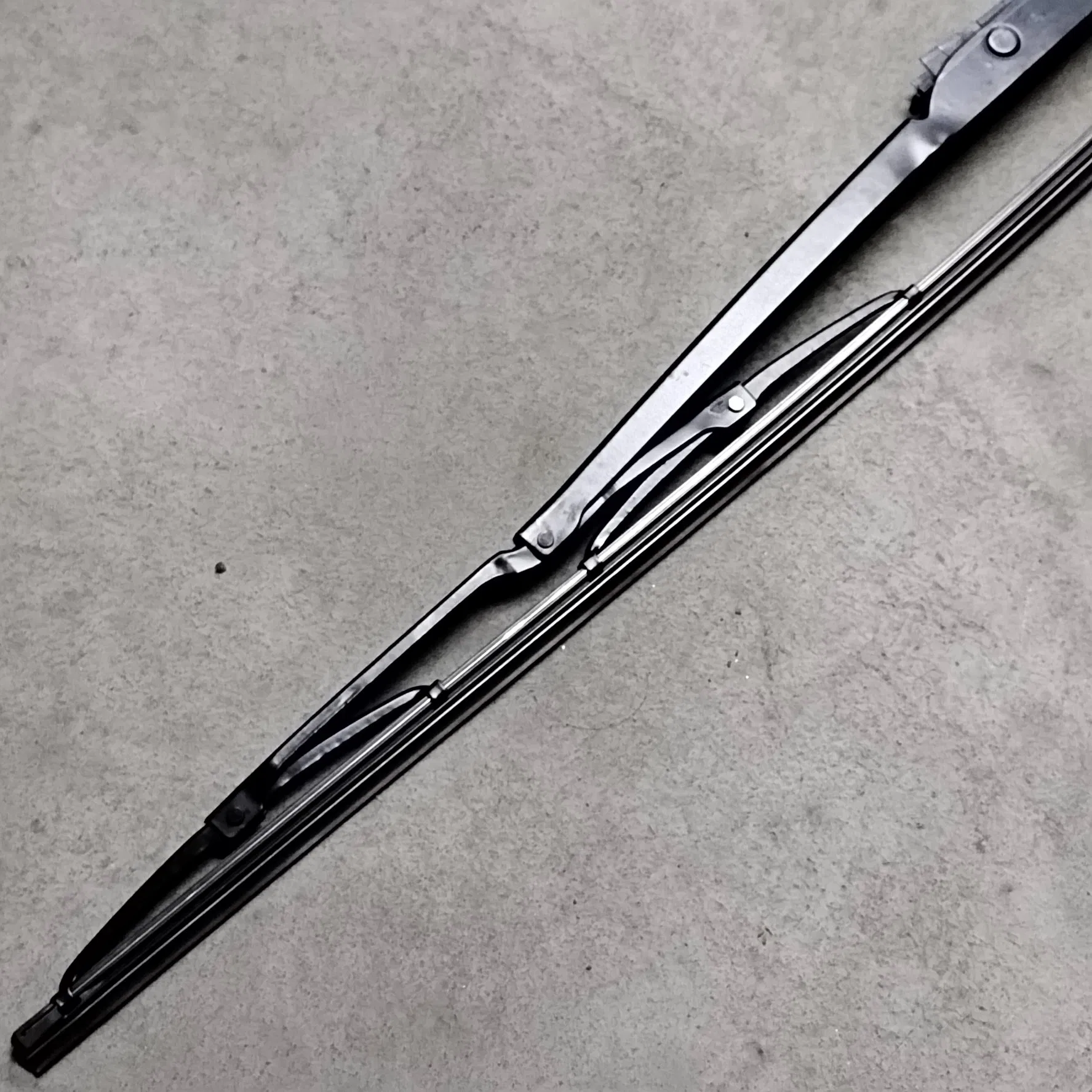 52NMBW111-05020-1 Wiper blade for XCMG HANVAN G5 Wiper arm 52NMBW111-05020 XCMG truck wiper arm &nbsp;wiper blade assembly