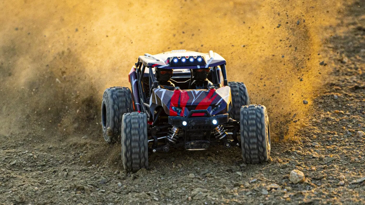 1/18 Scale 2.4G Remote Control Car High-Speed off-Road Truck at 52km Speed