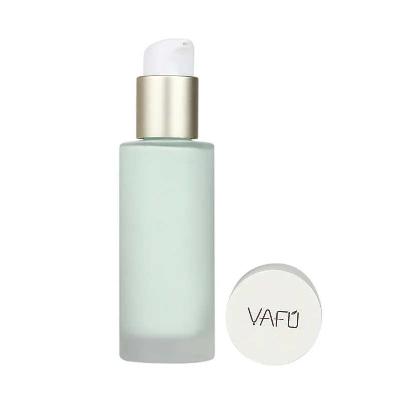 Flawless Lightweight Waterproof Foundation for a Glowing Look