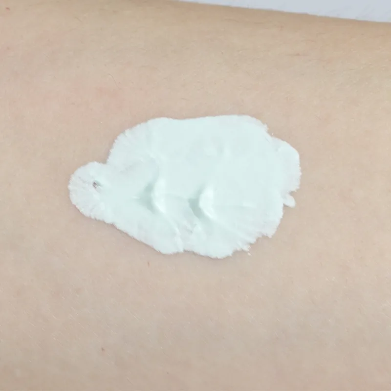 Flawless Lightweight Waterproof Foundation for a Glowing Look