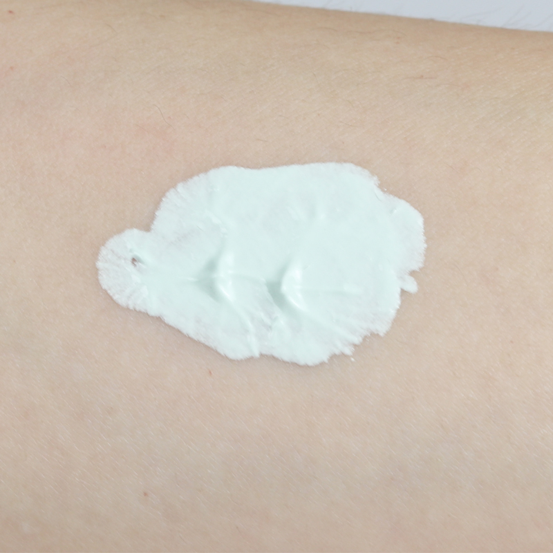 Flawless Lightweight Waterproof Foundation for a Glowing Look