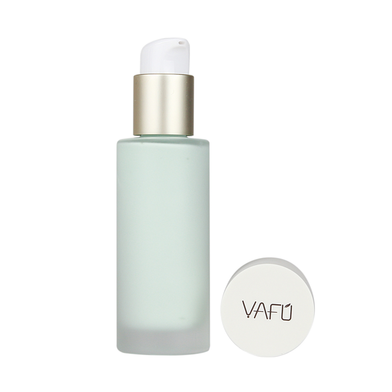 Flawless Lightweight Waterproof Foundation for a Glowing Look