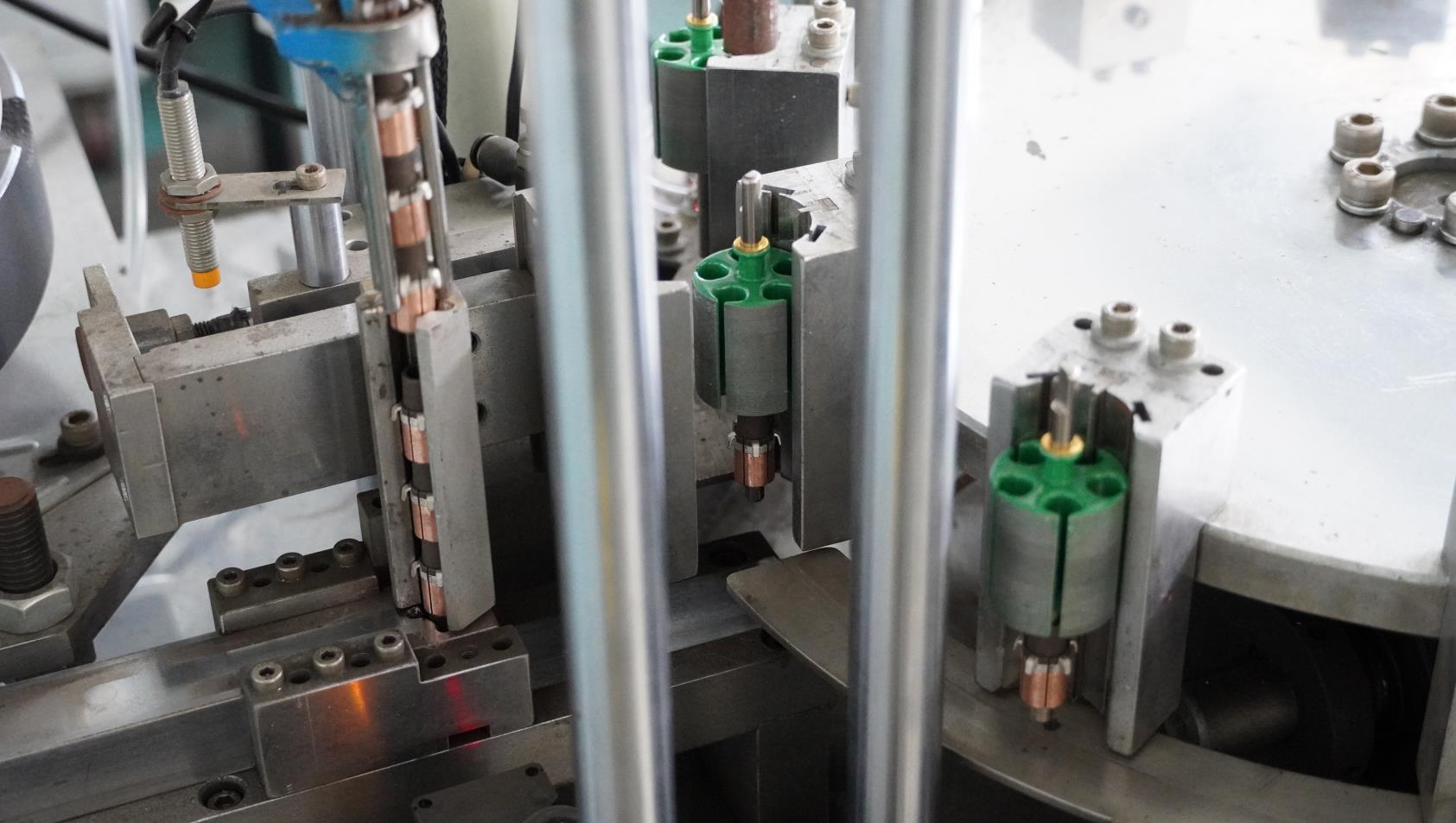 TQC motor commutator assembling process