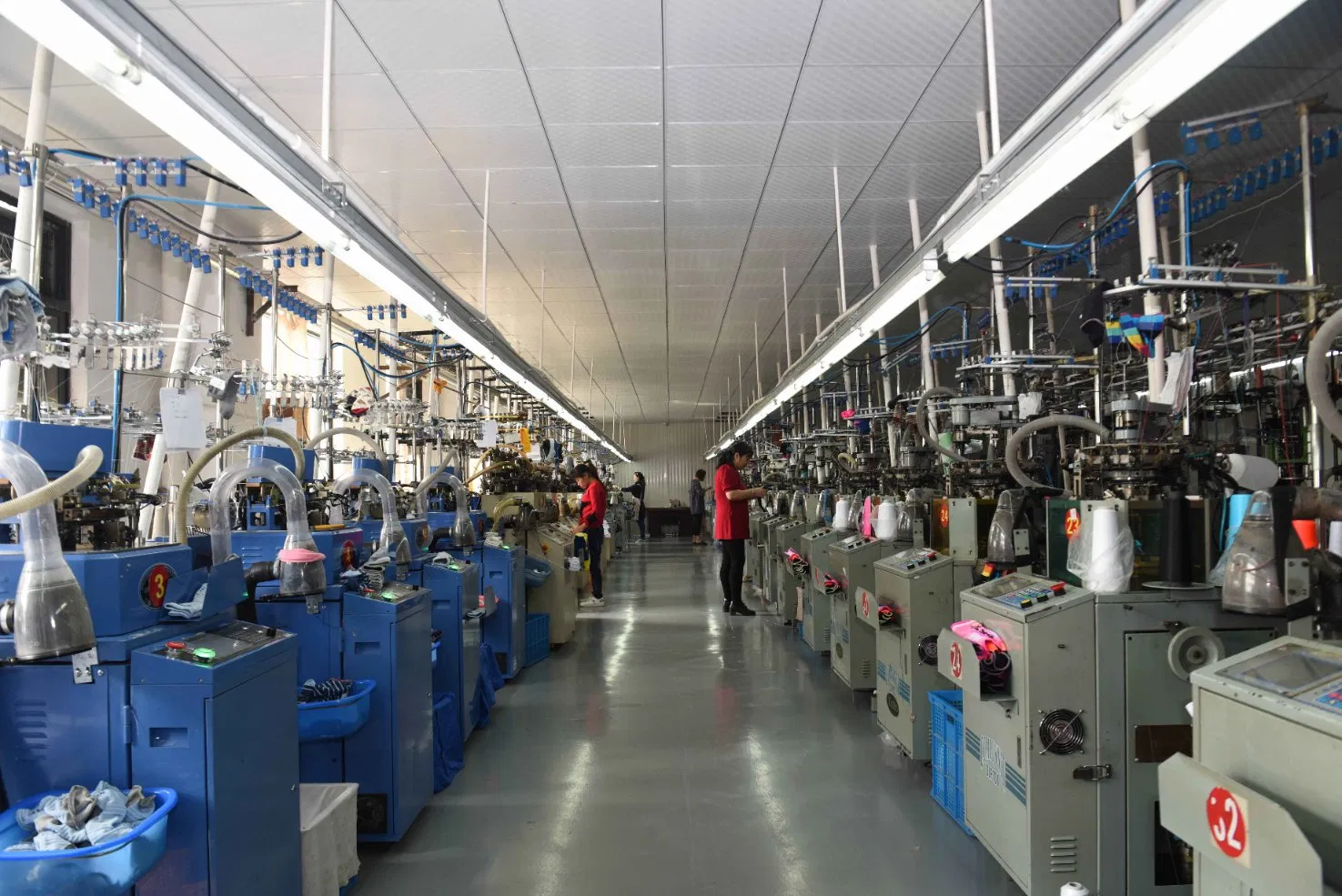 Men's Merino Wool Cushion Crew Socks for Outdoor Hiking Performance Moisture Wicking Lightweight All Seasons