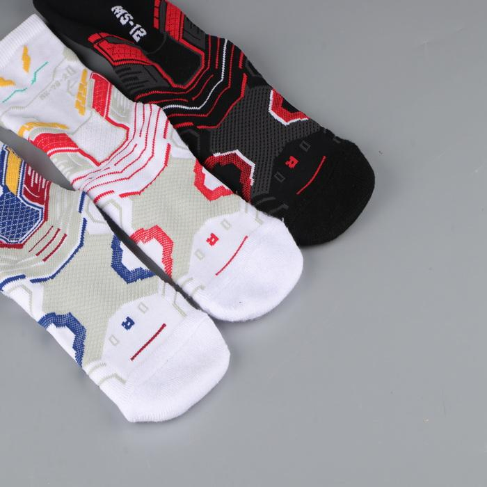 High Ankle Basketball Socks Cushioned Sole Anti Blister Moisture Wicking Sports Socks