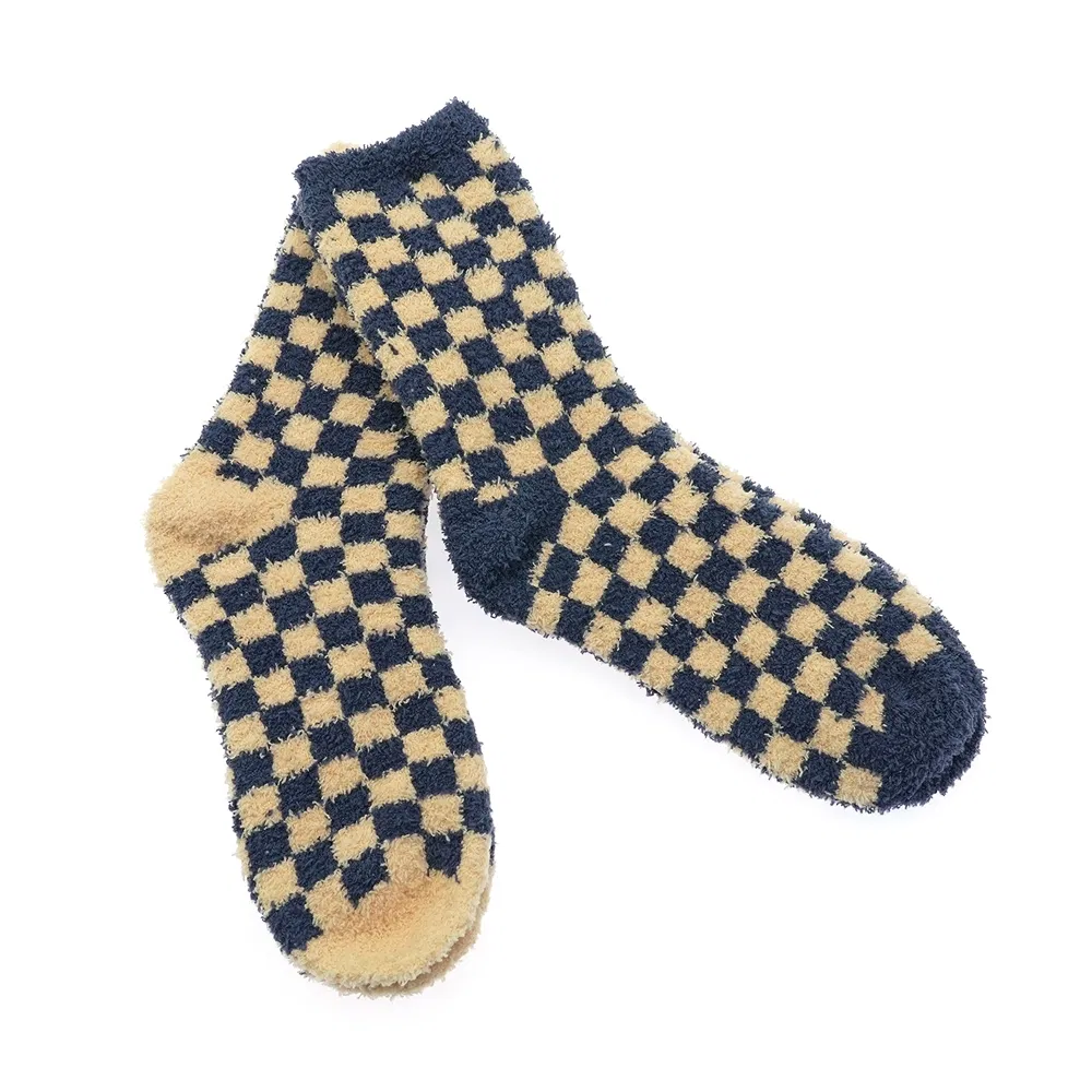 Moisture-Wicking 100% Recycled Polyester Thermal Snowflake Ankle Leopard Print Short Socks