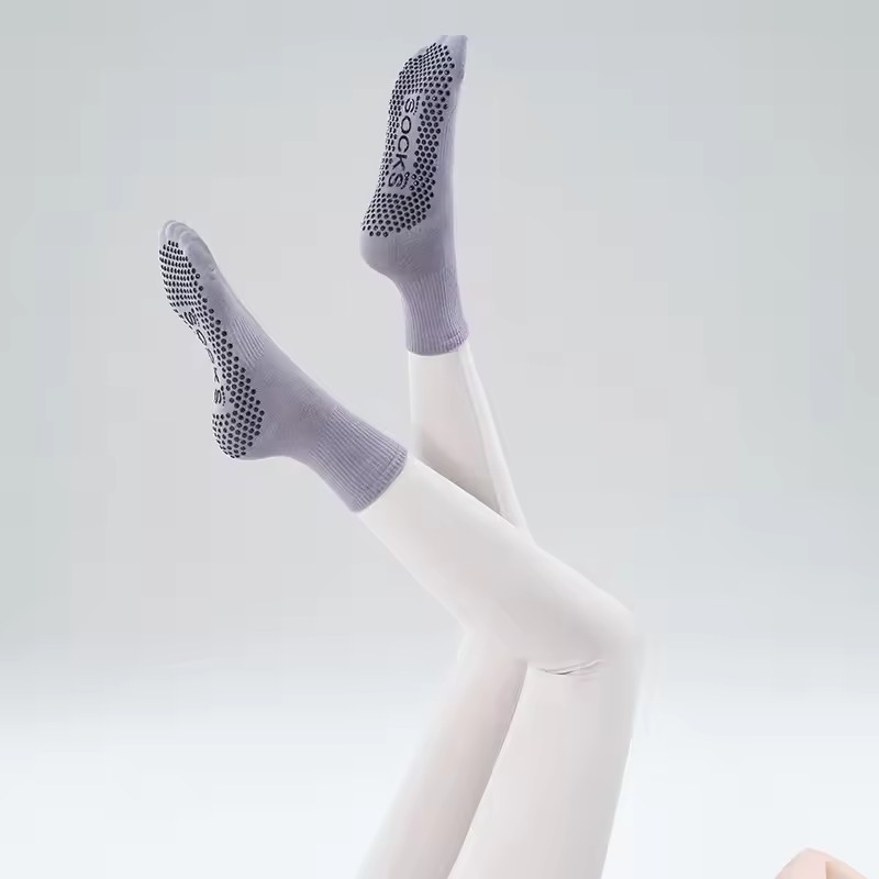 Pilates Socks Yoga Dance Pilates Non-Slip Grip Crew Socks for Women Crew Cotton Workout Socks Gym Athletic Socks