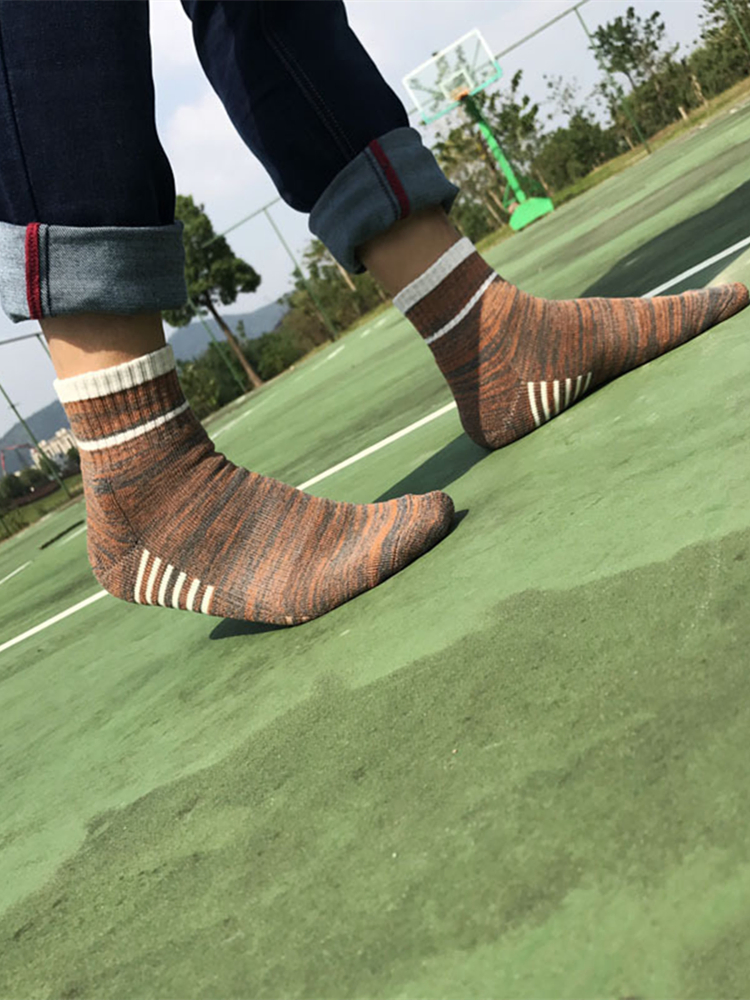 Black Athletic Cotton Socks with Cushioned Soles Men Sports Socks Cotton Outdoor Performance Socks