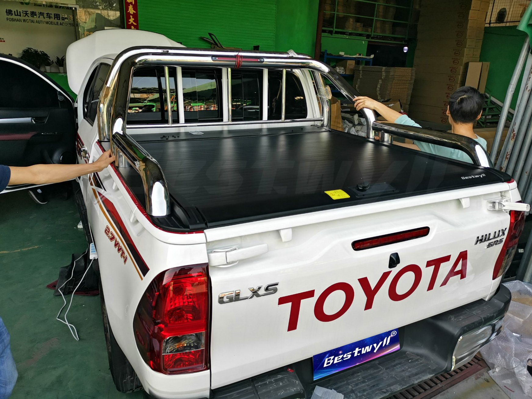 BESTWYLL Pickup Truck Bed Manual Box Retractable Tonneau Cover for 2015+ Toyota Hilux /Revo K46A