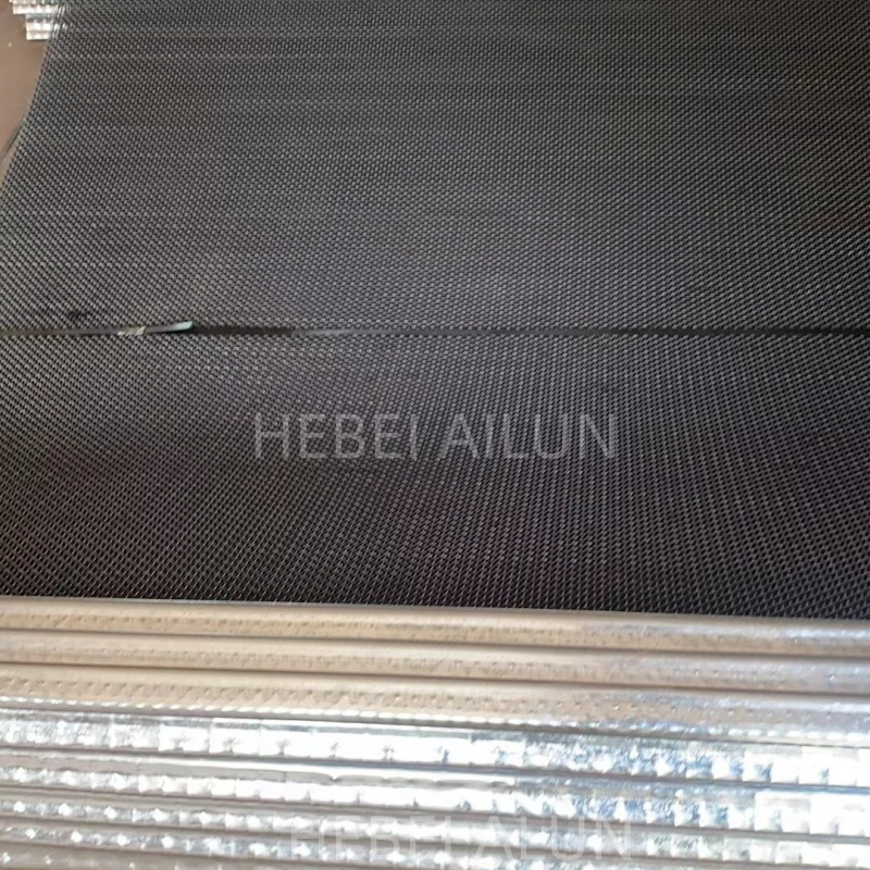 Self Cleaning Vibrating Screen Mesh Heavy Duty Hooked 65mn Steel Wire Screen Mesh