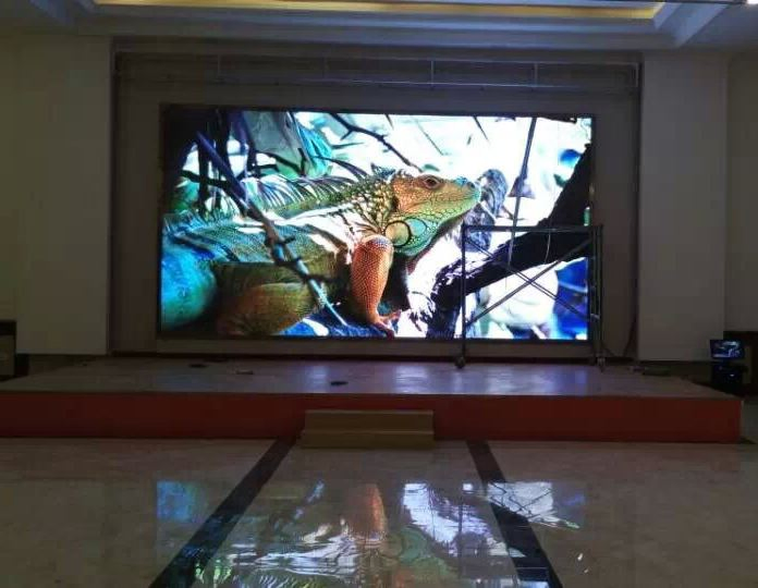 Windows Fws Cardboard, Wooden Carton, Flight Case P1.56 LED Screen with CE