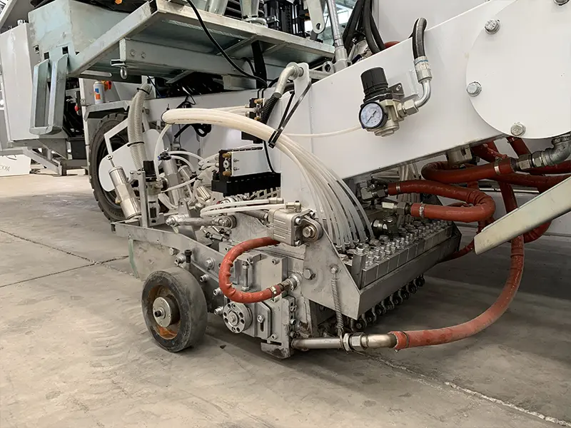 HW-660 Thermoplastic Extrusion Marking Vehicle 2