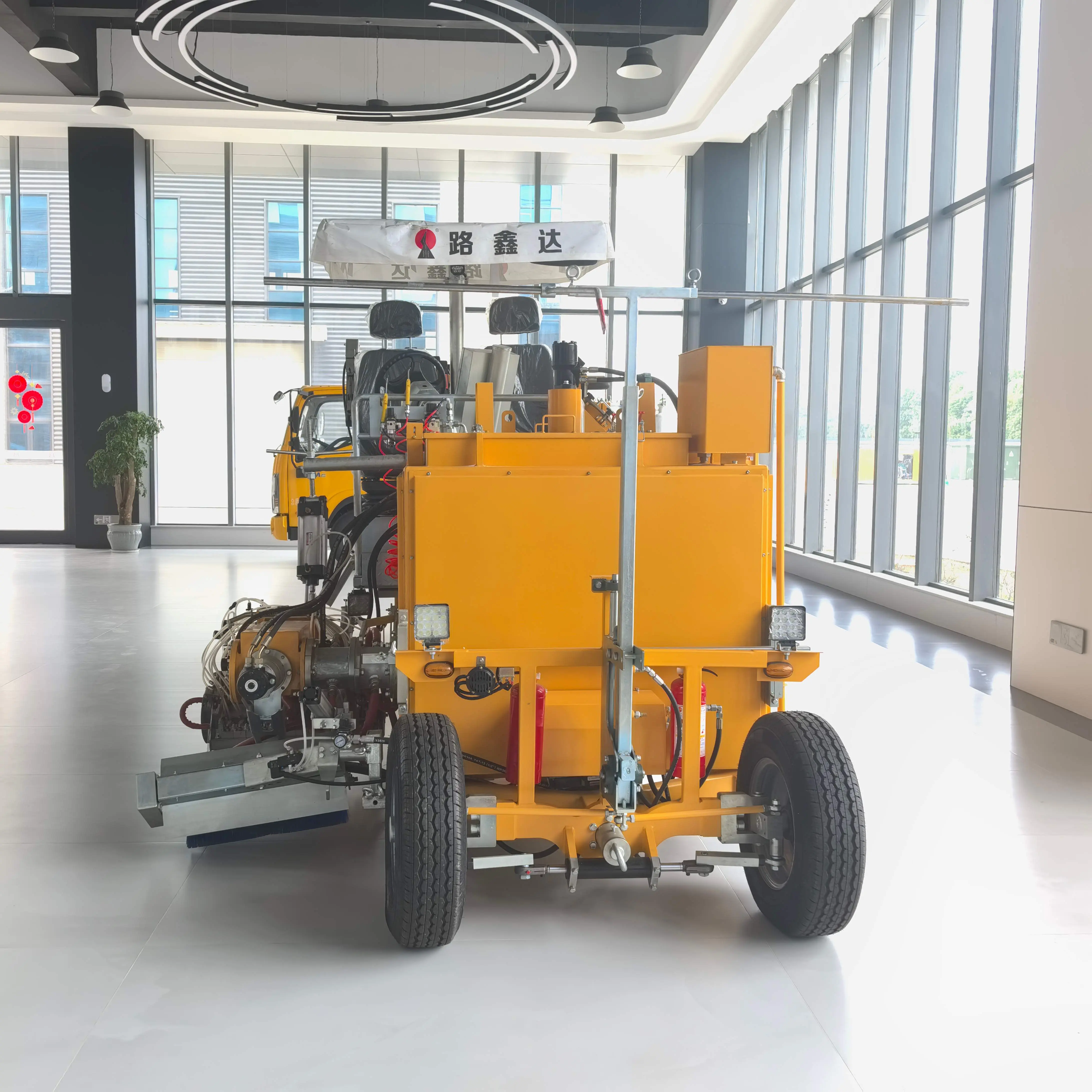 Wholesale HW-660 Multi - functional Riding - type Thermoplastic Extrusion Marking Vehicle Manufacturer, Factories
