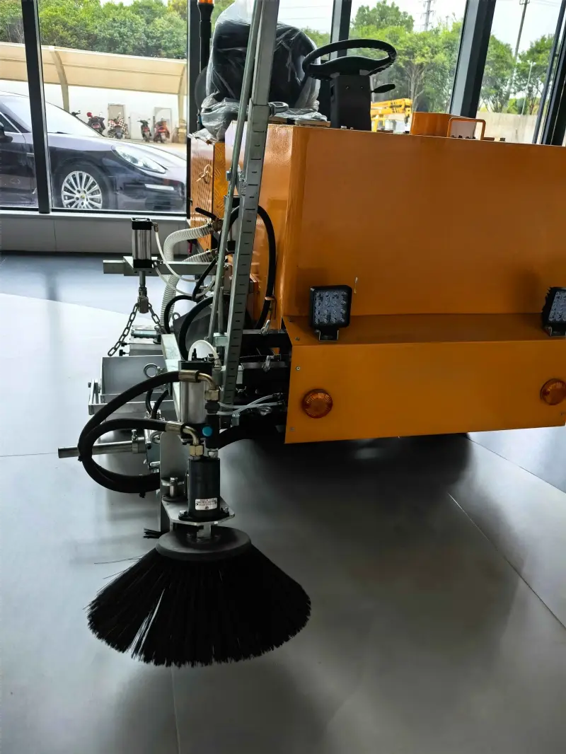 HW-168 Riding-type Thermoplastic Marking Machine Technical View