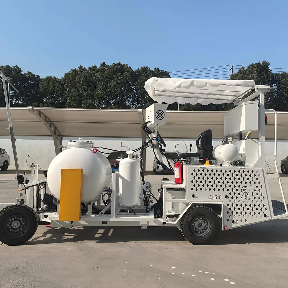 Buy 618 Two-component road marking machine (98:2) for scraping, dot application, and vibratory marking Supplier, Factories