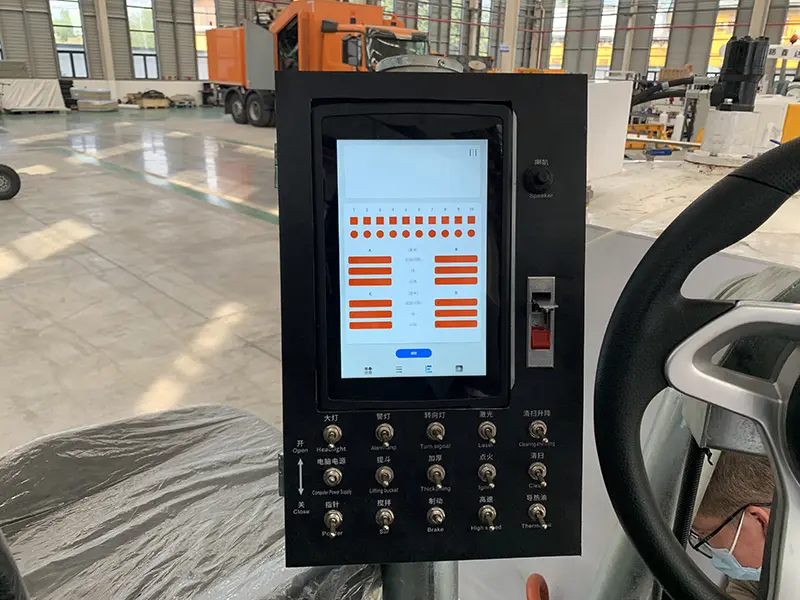 HW-660 Thermoplastic Extrusion Marking Vehicle 1