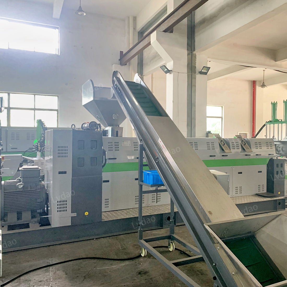 Lvhua Conveyor Belt with Magnetic Effect Used for Conveying PVC Materials for Waste Plastics Price