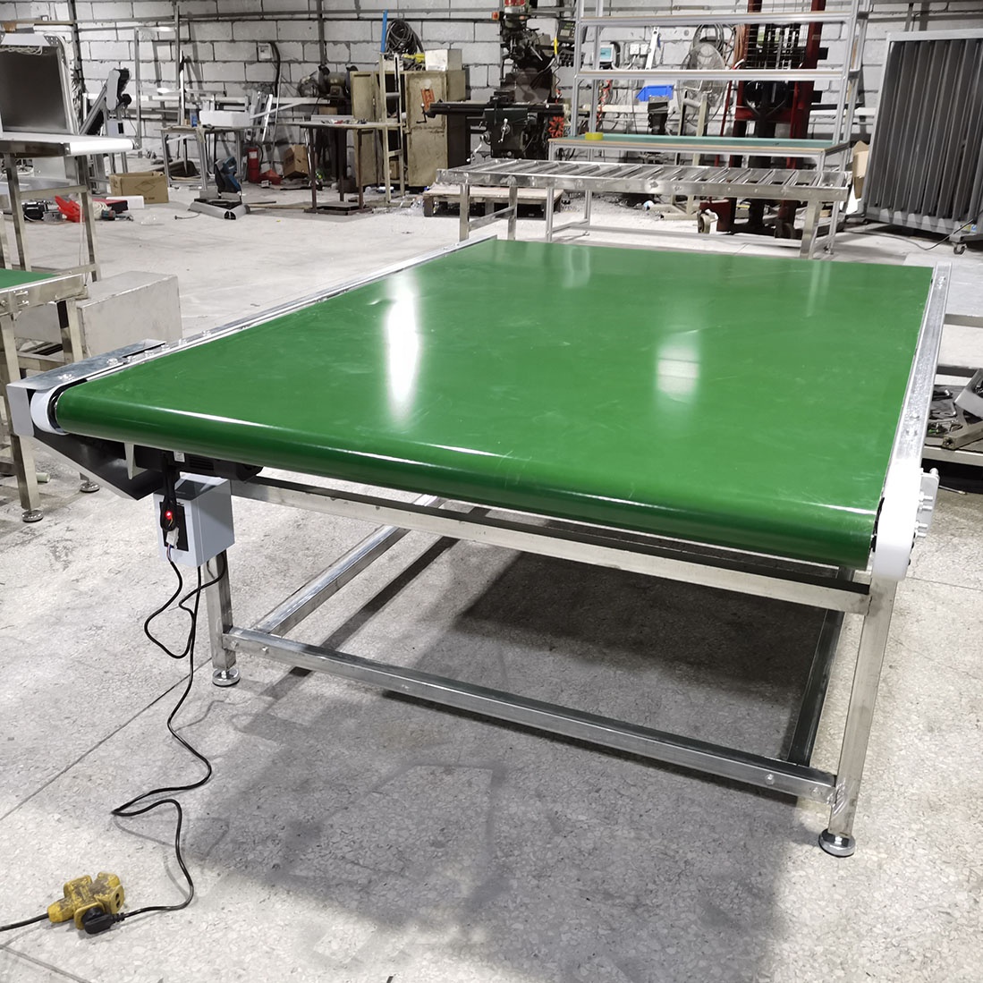 Pvc Conveyor Belt Green Portable Mini PVC Cargo Conveyors for Warehouse and Retail Industries Industrial Use Belt Transporting