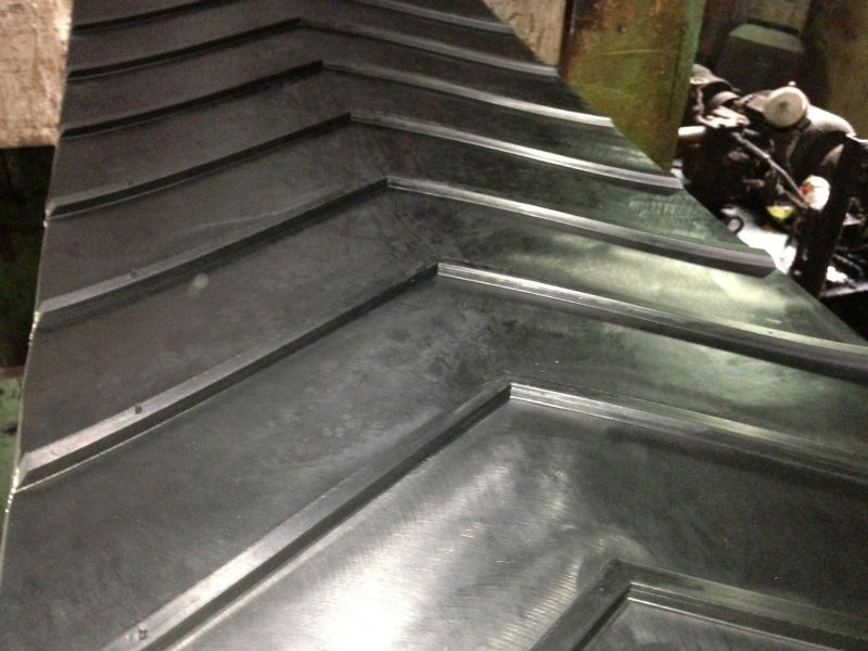 China Supplier EP or NN Material V Shape Patterned Chevron Conveyor Belt