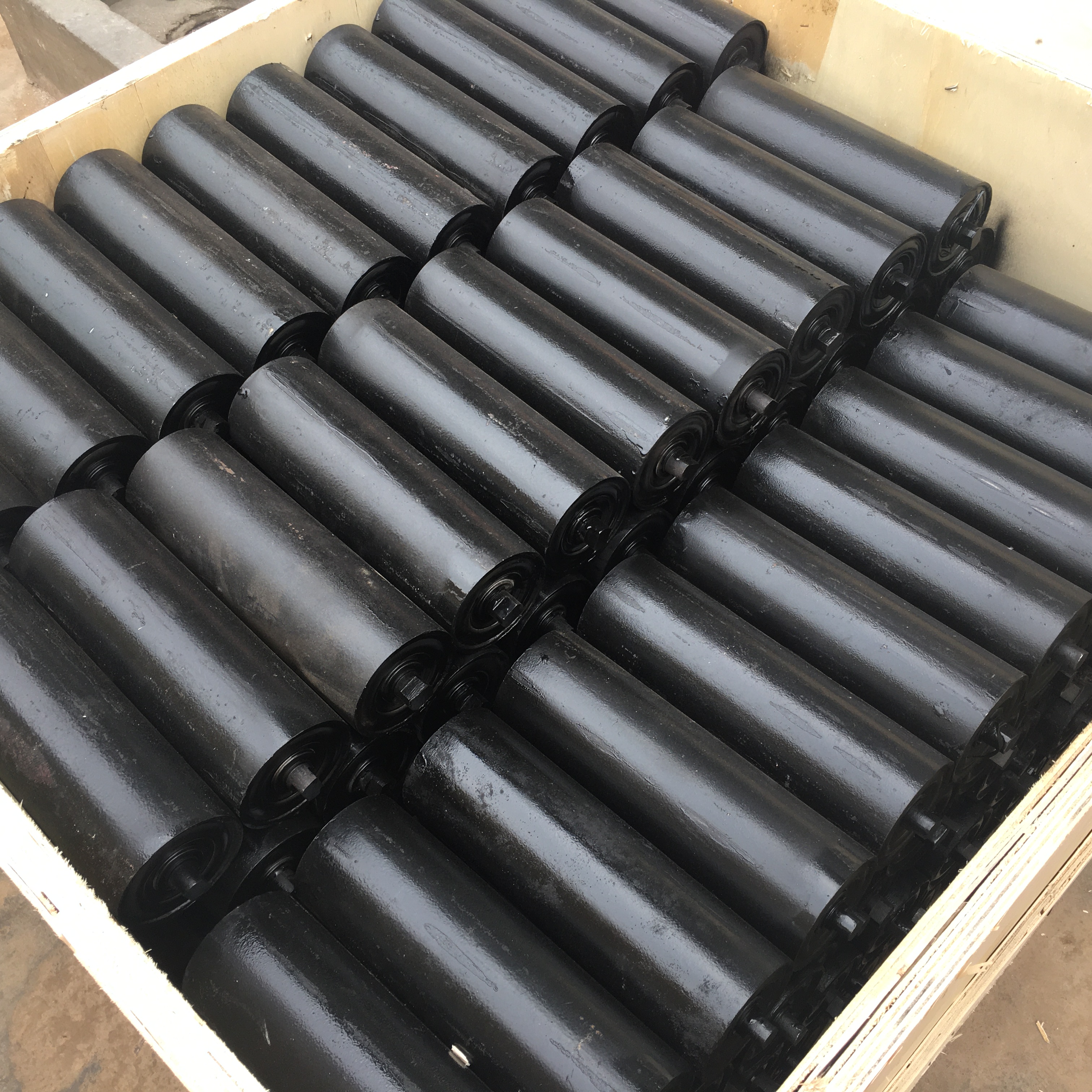 CEMA New Iron Roller Belt Conveyor Equal Troughing Idler Roller Conveyor for Manufacturing Retail Farm Mining Construction