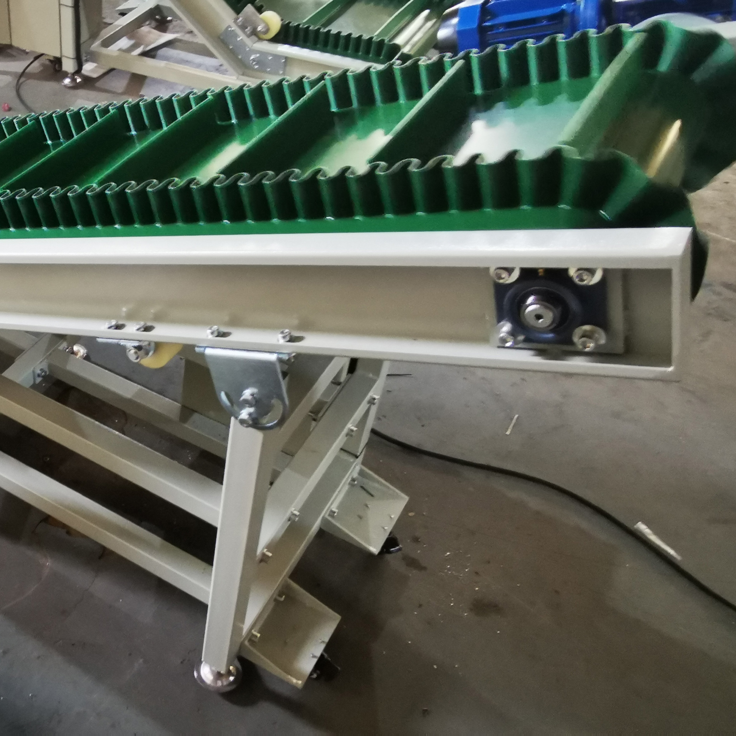 Climbing Belt Conveyor Detail 8