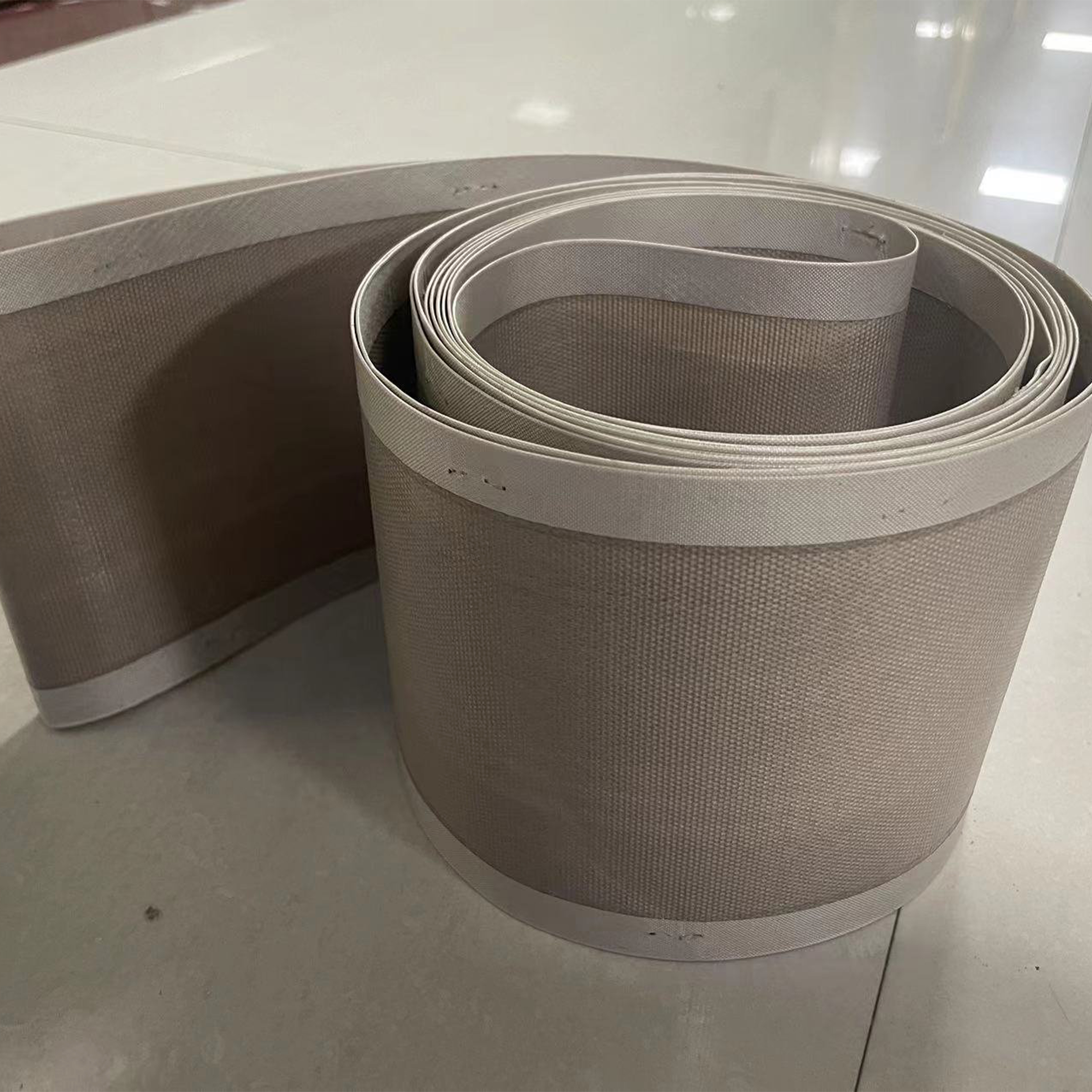 Double Weft High Temperature Resistant Ptfe 4X4Mm Mesh Conveyor Belt for Industrial Drying Equipment