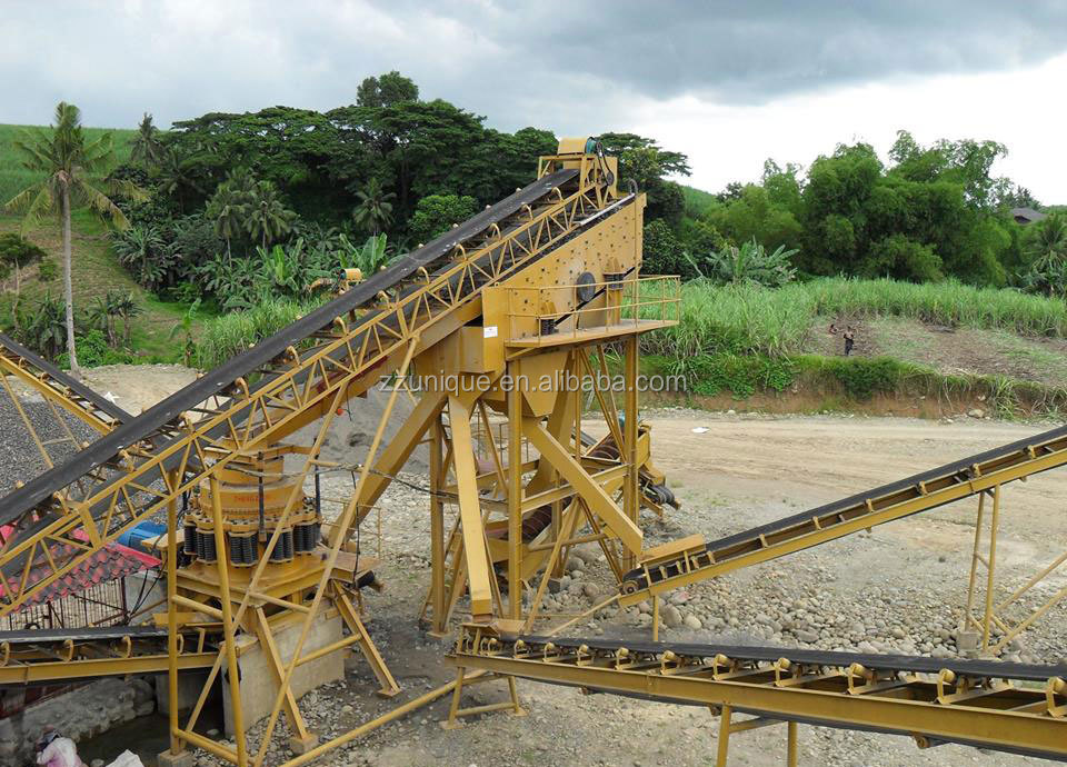 Large Inclined Belt Conveyor in Energy & Mining Plant