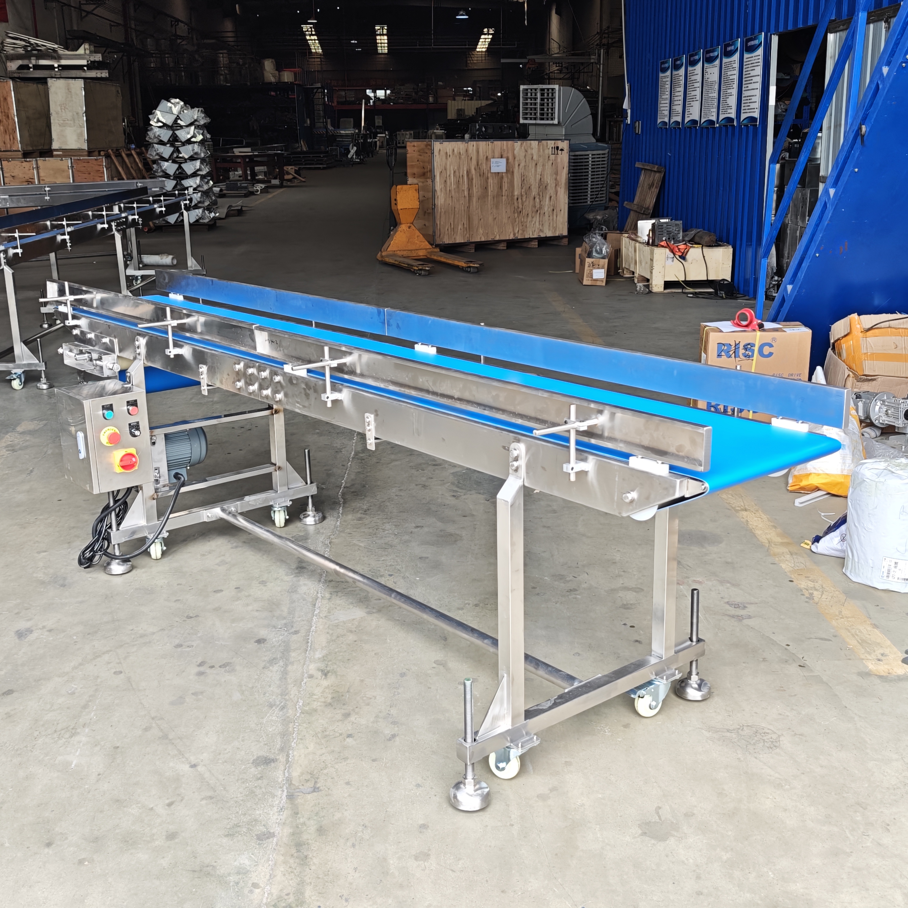 New Adjustable Anti-Bacterial Stainless Steel Food Horizontal Conveyor For Knife Edge Assembly Line With Heat Resistant Belt