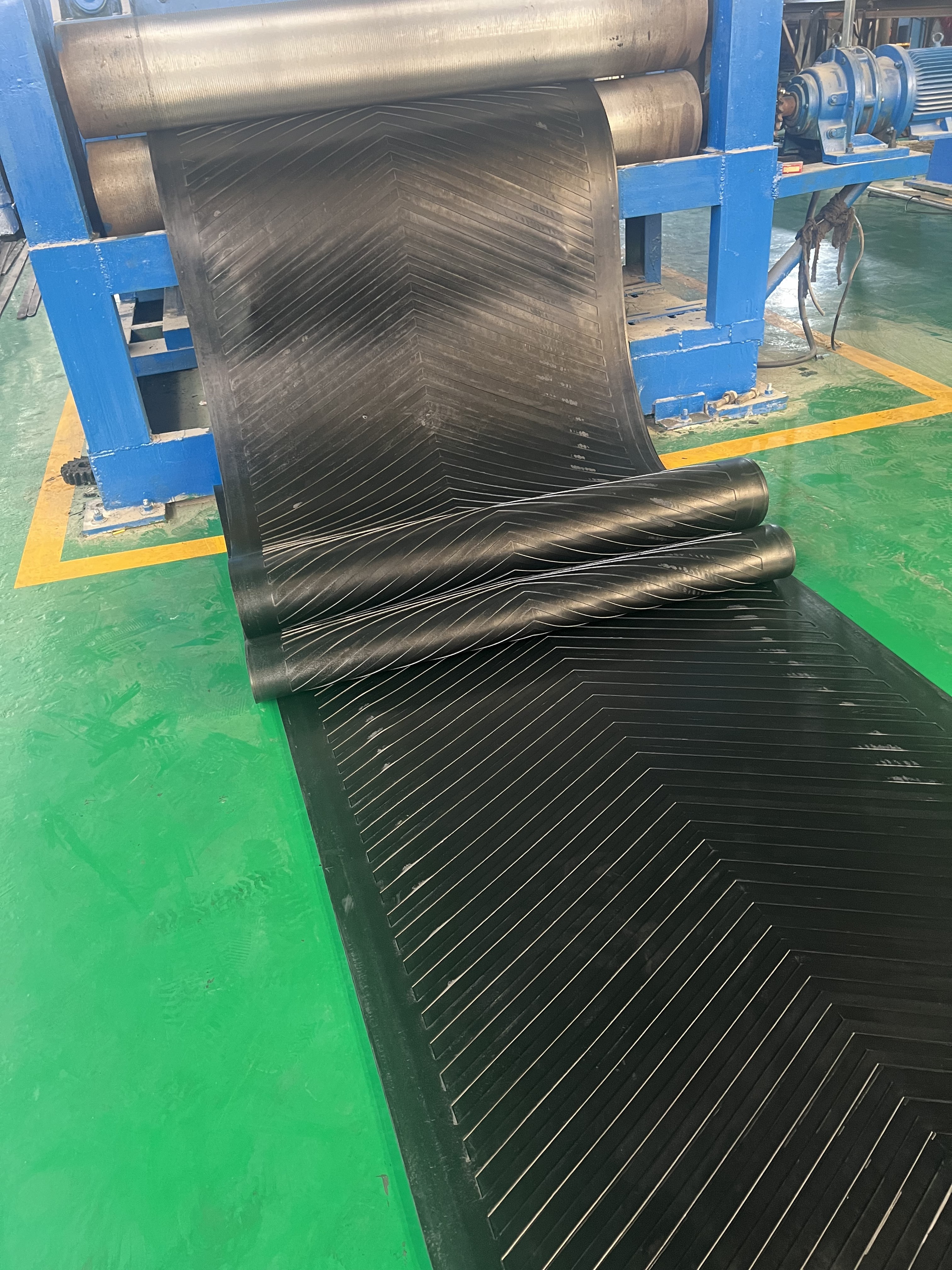Customized Wholesale Heat-resistant and Wear-resistant Transportation Material Conveyor Belt for Coal Mine Quarrying Belt