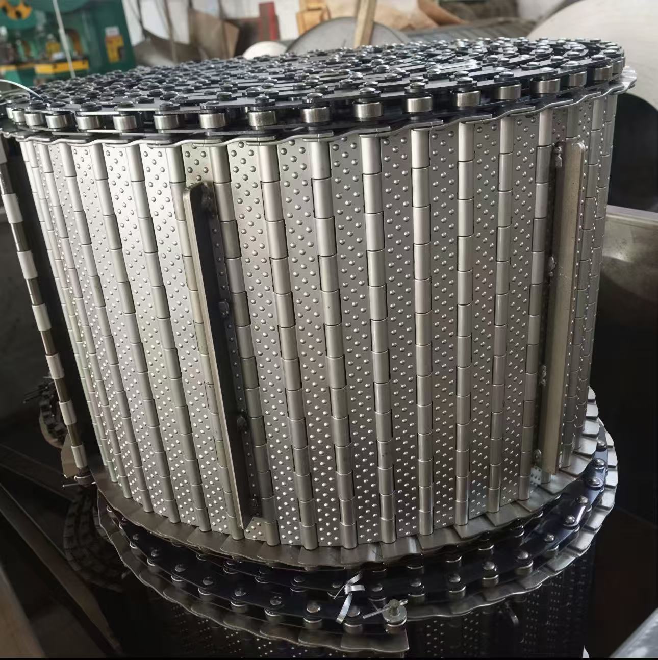 Stainless Steel Perforated Slat Conveyor Belt Heavy Duty &amp; High Temperature Resistant for Food Processing and Industrial Use