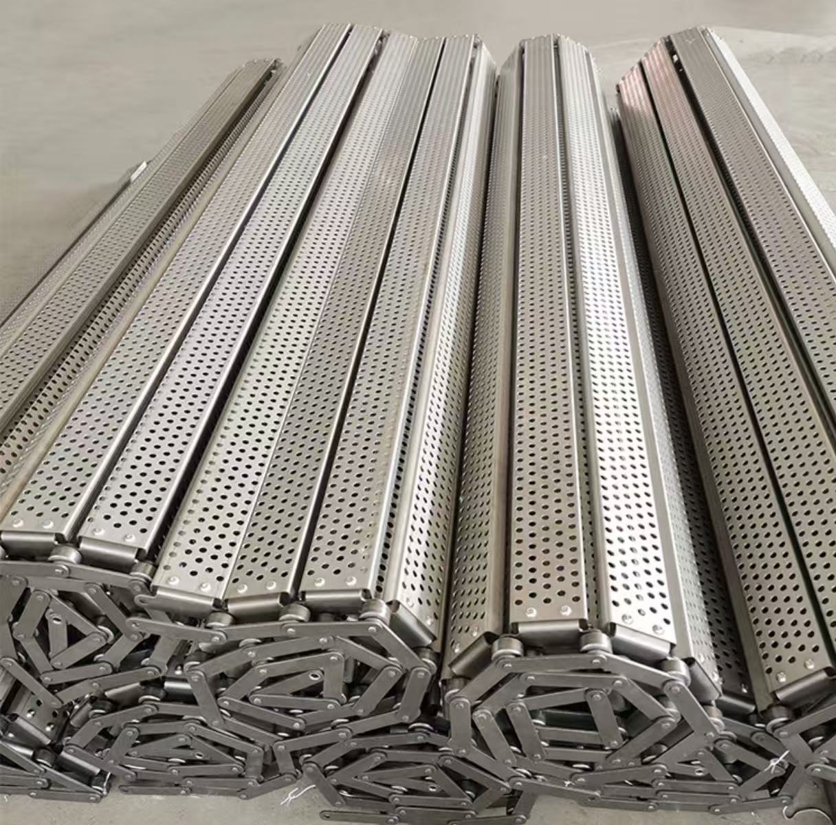 Stainless Steel Perforated Slat Conveyor Belt Heavy Duty &amp; High Temperature Resistant for Food Processing and Industrial Use