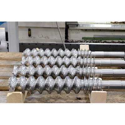 Screw Conveyor for Efficient Product Conveyance