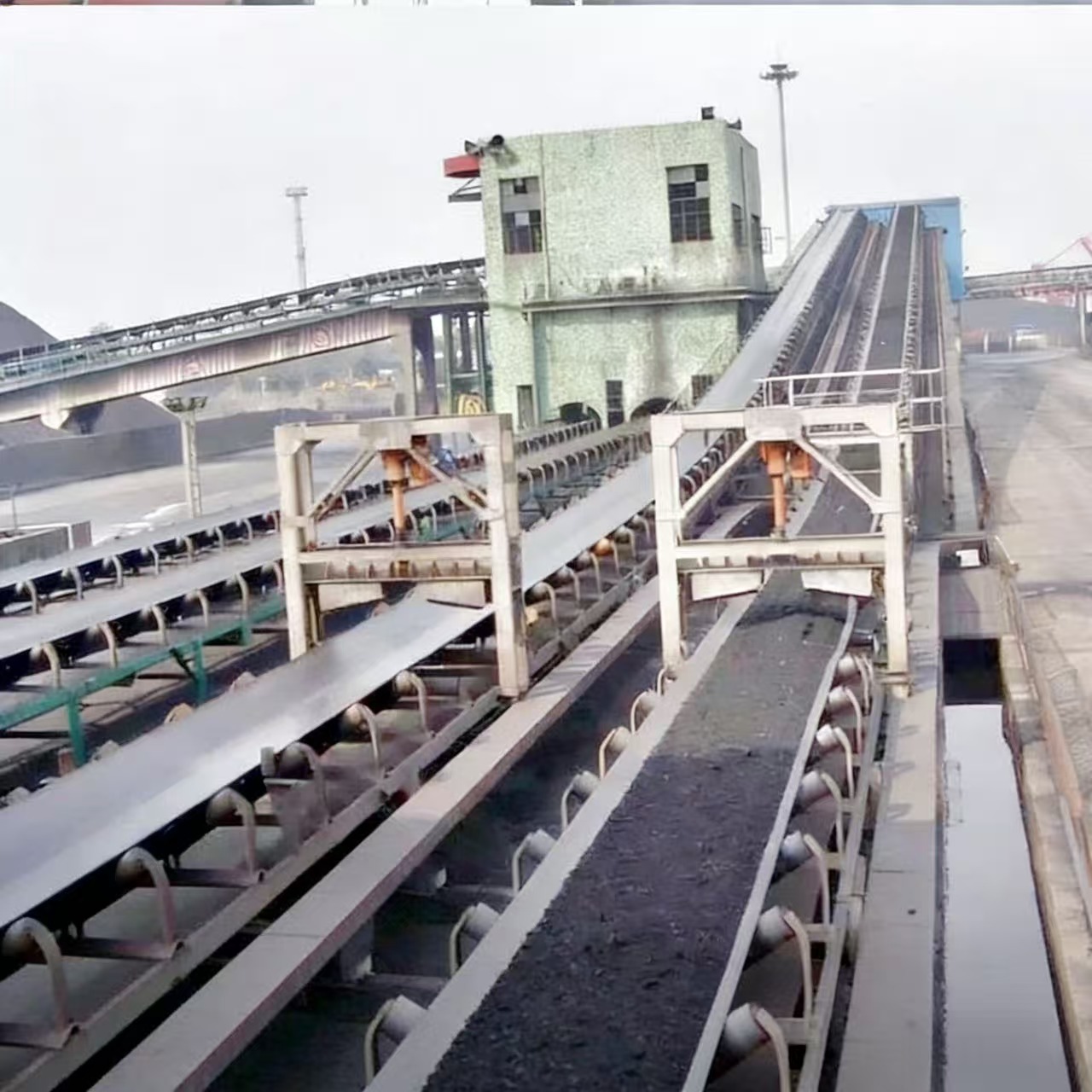 Customized Nylon Conveyor Belt for Automated Transportation in Industrial Mining and Sandstone Applications in Chinese Factories
