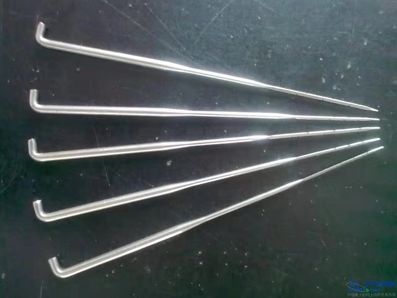 Spinneret cleaning needle