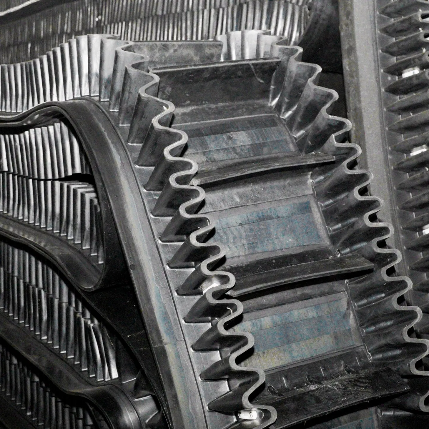 Heavy-Duty Rubber Sidewall Conveyor Belt for Mining Conveyor System