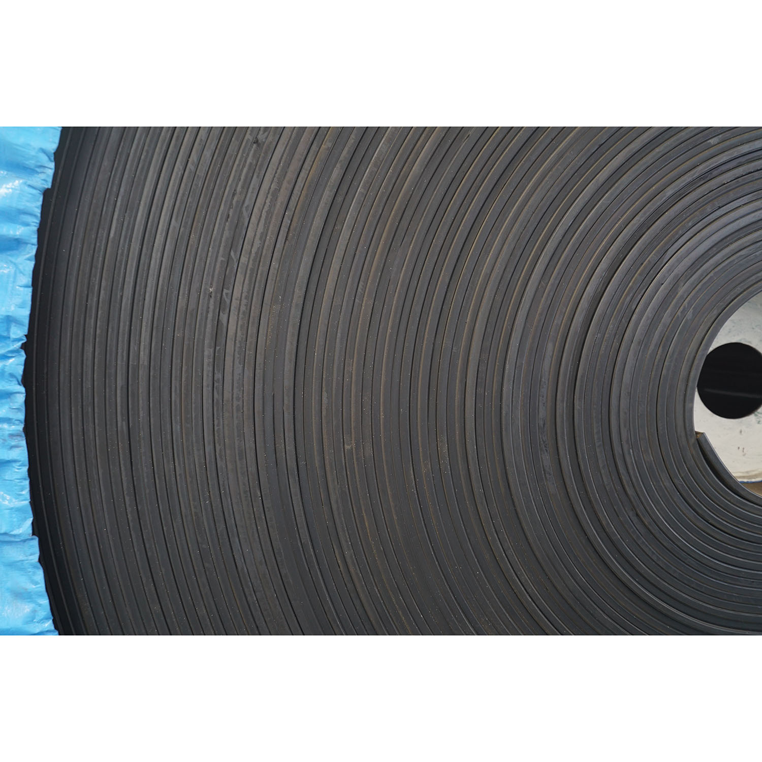 Industrial Oil Resistant Rubber Conveyor Belt for Oil Well Drill Cuttings Recovery Handling Oily and Wet Solid Wastes On-Site