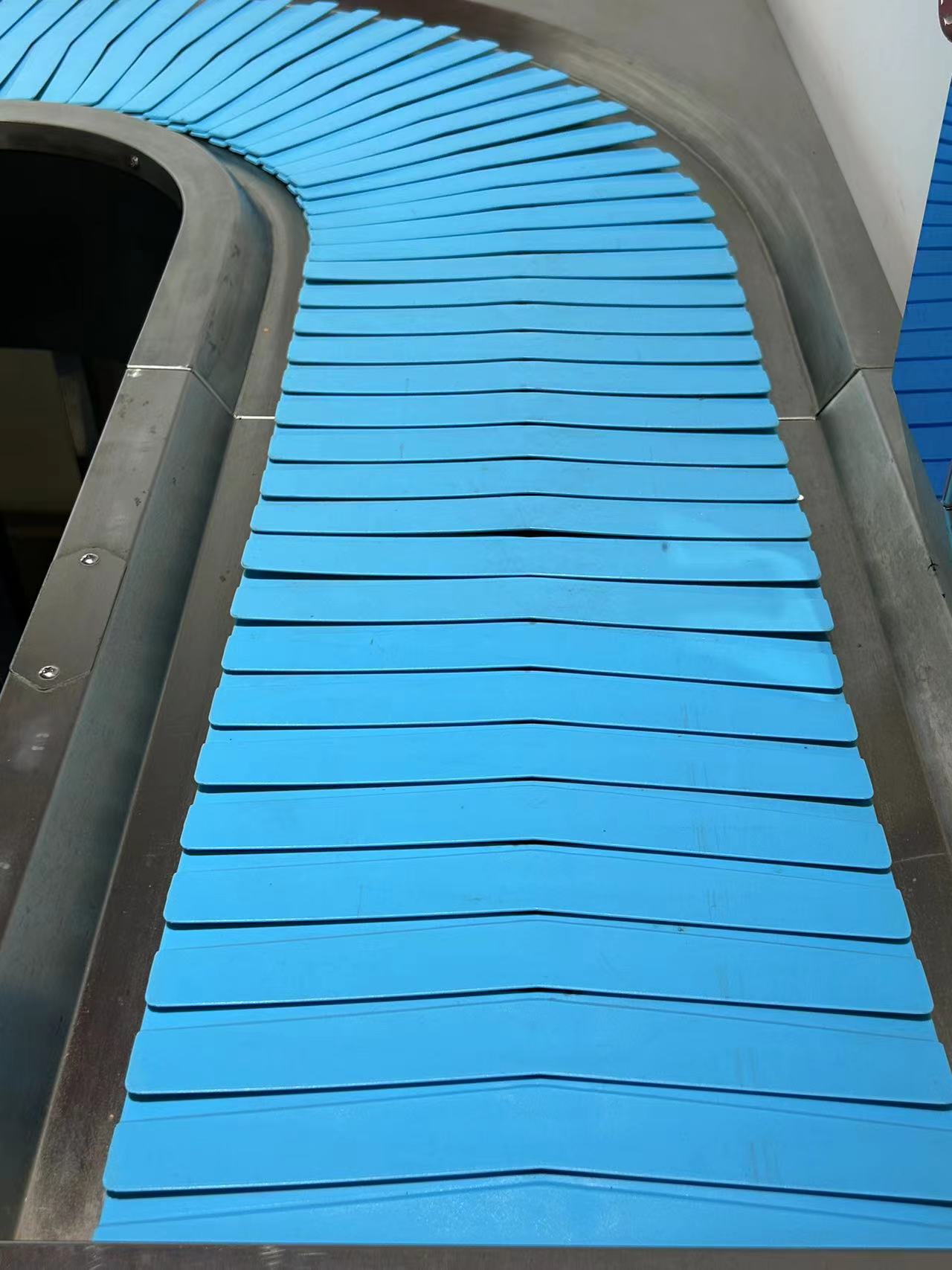 Factory Supply Food Grade Chain Plate Conveyor Belt for Dining Halls and Commercial Laundry for Laundry Equipment