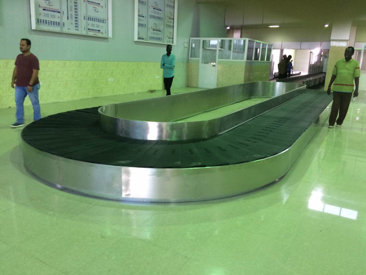 Airport Baggage Luggage Conveyor Belt System at Airport
