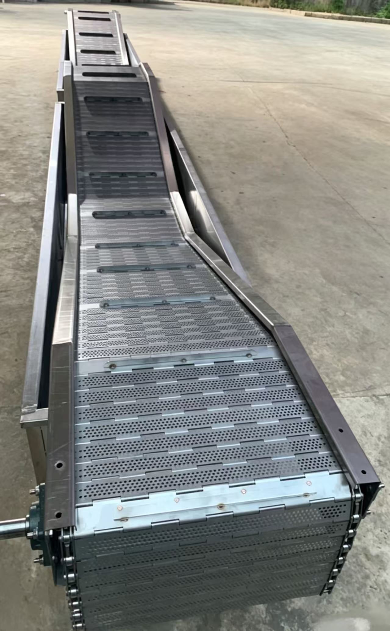 High Temperature Resistant 310S Perforated Mesh Stainless Steel Welding Conveyor Belt for Heat Treatment