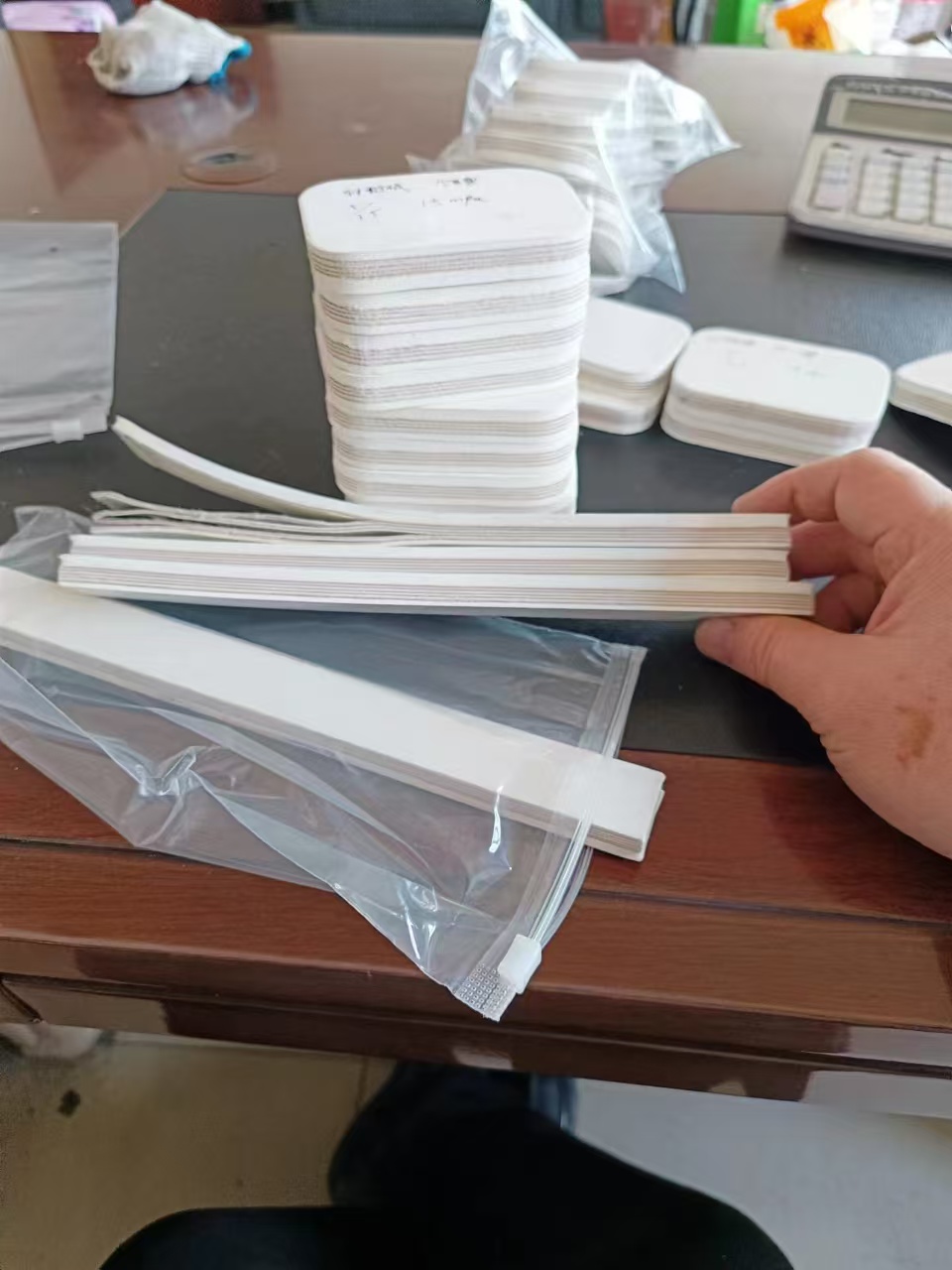 Factory-customized Industrial-grade White Food-grade Rubber Conveyor Belts, Oil-resistant and High-temperature-resistant