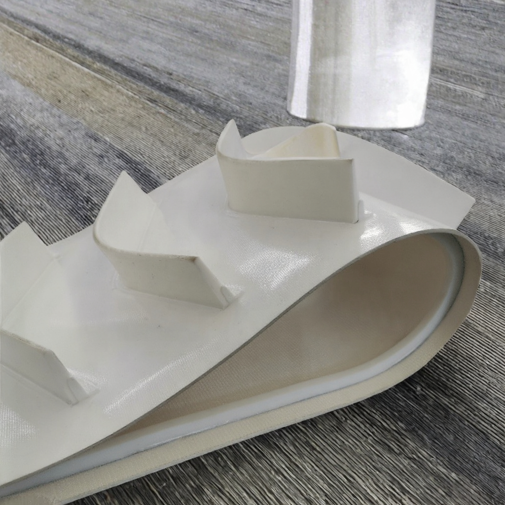 White PVC Polyurethane Inclined Modular Conveyor Belt with Cleats